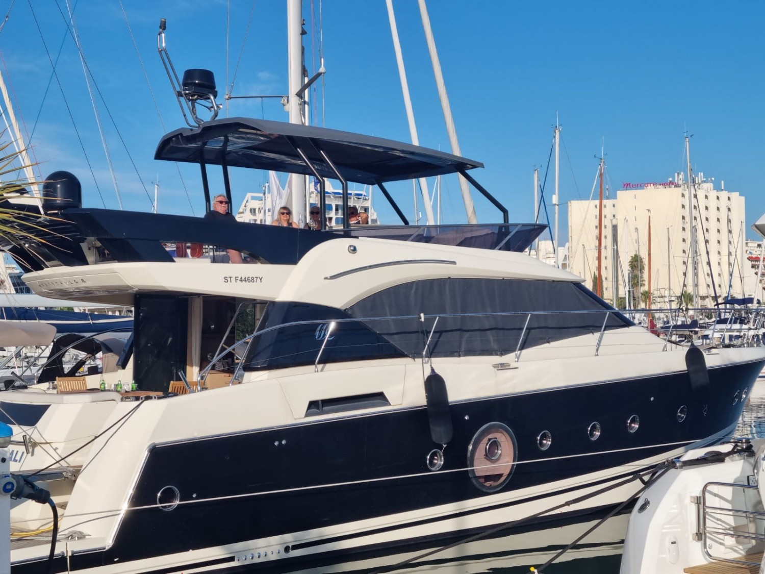 slider 0 Beneteau Monte Carlo 6